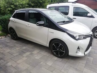 Toyota yaris 1.5 hybrid 2017 automat