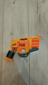 Nerf Doomlands Persuader + vesta