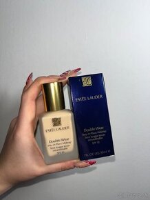 Estée Lauder Double Wear Makeup