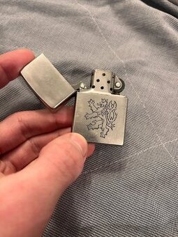 Zippo benzinovy zapalovac - Cesky lev