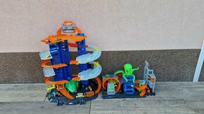 Hot Wheels City Ultimátna umývačka + T-REX garage