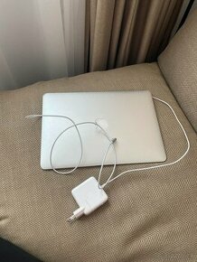 MacBook Air (13-inch, Mid 2011) - 1