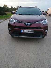 Predám Toyota rav4 hybrid 2017 awd