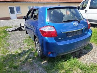 Rozpredam toyota auris 2010 1nr-fe