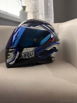 Agv prilba L