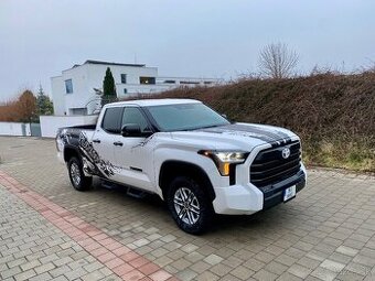 Toyota Tundra 3.5 SR5 4x4 Biturbo automat, rok 2022, 16 tkm