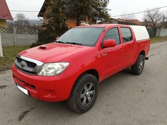 Toyota Hilux DC 2.5 I D-4D Terra SR.Servis.Kniha