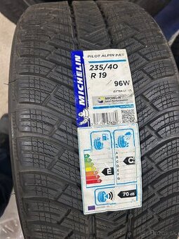 235/40R19 Michelin pilot alpin