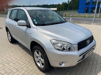 TOYOTA RAV4 2.2 D4-D  4x4  splátky už od 80€-mes....