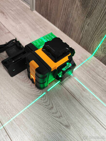 Pozičný laser 3 x 360 Green Line s USB C,IP54 vodotesný - 1