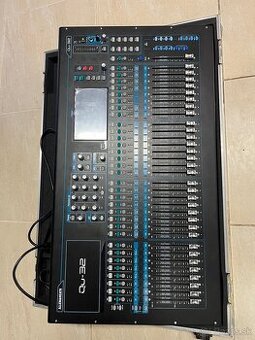 Mix pult Allen & Heath GU32 a DJ konzola Numark NS7 ii - 1