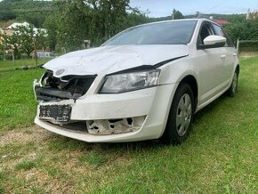 Predám havarovanu Š Octavia 1.2 tsi 63 kW benzin rv2014