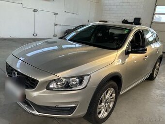 Volvo V60 CC D3 2.0D,Momentum,1Majiteľ