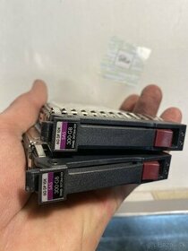 Predam 2x 300GB Hotswap server 10K SAS HDD - 1