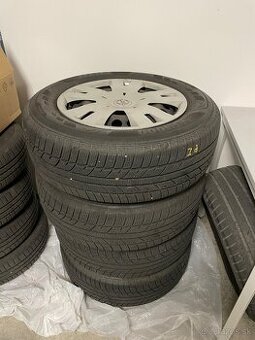 Zimné pneumatiky 215/65 r 16 98h s plechovými diskami 5x105