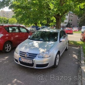 Volkswagen Jetta strieborná metalíza 2005