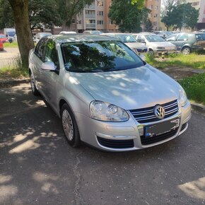 Volkswagen Jetta strieborná metalíza 2005