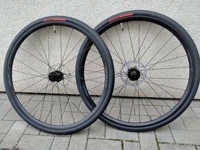 Nove Cestne/gravel Axis Elite Disc