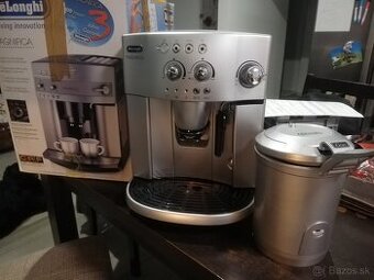 Kávovar DeLonghi + vákuovačka + krabica