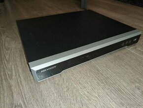 Predám rekordér Hikvision NVR s HDD