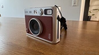 Fujifilm Instax Mini Evo hnedý