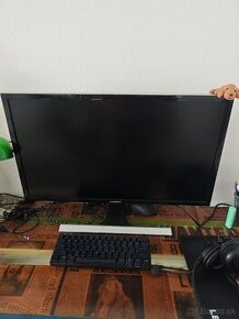 28" Samsung U28R550