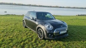 Predam Mini Cooper SE (elektro)  Full vybava