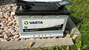 PREDAM AUTOBATERIU VARTA BLACK DYNAMIC 70AH 640A