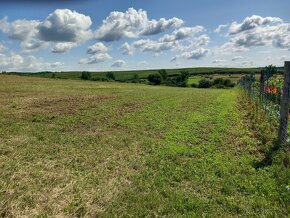 Predám stavebný pozemok 8km-re od Buzice - 1