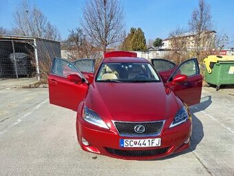 Lexus is 220d