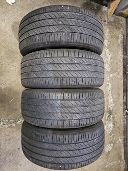 235/55R18