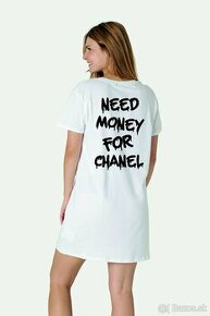 predlžené tričko šaty - need money for chanel biele