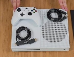 Xbox one S/2 kontroller+3bateri+nabij.+headset+EA fc 25