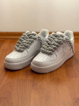 Nike Air Force 1 - Biele s šedými šnúrkami