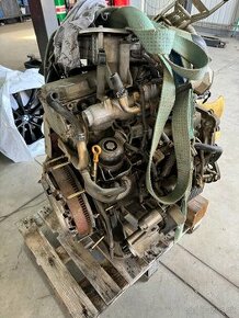 Motor nissan 2.5 kod:YD25