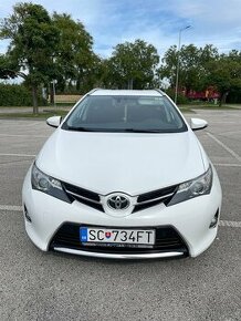 Toyota auris touting sport 2.0 diesel - 1