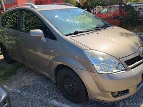 Predam toyota corola verso rok2005 1.8 benzin