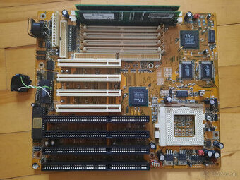 Retro zakladna doska PC Chips M560 V3.1 AT + 128 MB RAM