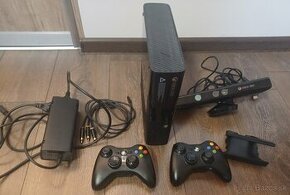 Xbox 360 s Kinectom, dvoma ovládačmi a hrami