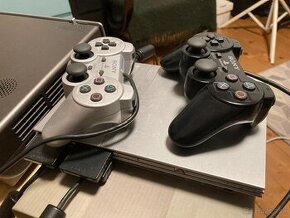 PlayStation 2 Slim + projektor + plátno