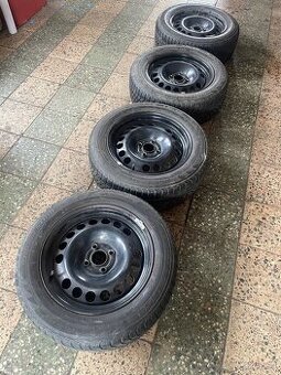 Predam 195/60r15 na diskoch 4x100r15