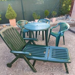 Plastový záhradný stôl, stoličky a lehátko