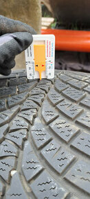 1ks zimna Kumho 225/40R18