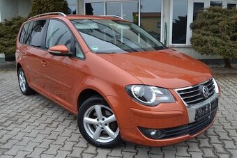 VW TOURAN 1.6 MPI HIGHLINE, NAVI, TEMPOMAT, ŤAŽNÉ, ALU R16