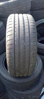 Predám letné pneu Goodyear  235/45r18 98Y