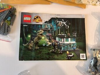 LEGO® Jurassic World 76949 Útok giganotosaura a therizinosau