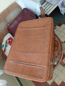 Starý veľký kožený kufor