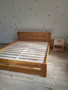 Drevená manželská posteľ - 1