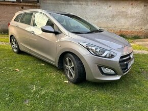 Hyundai i30 -- CW Combi -- 2015 -- 1.6 CRDI -- 55 135 KM --