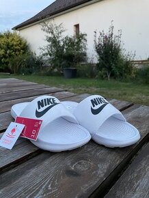 Nike Victori One Slides